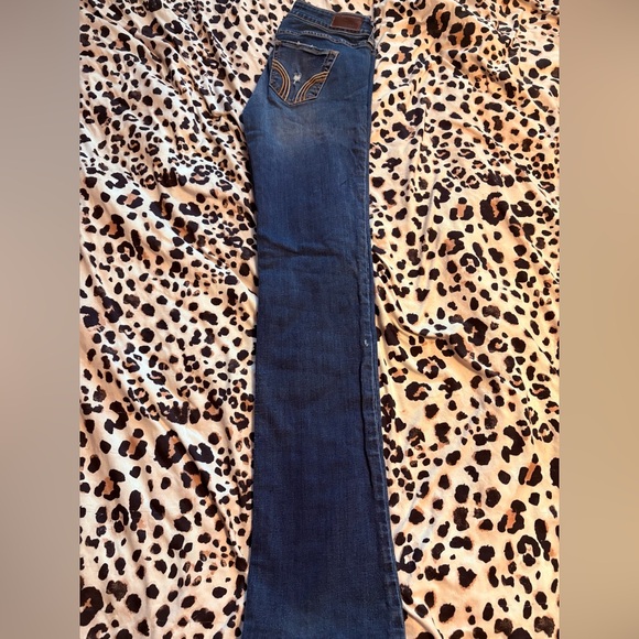 Distressed Hollister size 5L low rise boot - Picture 2 of 3